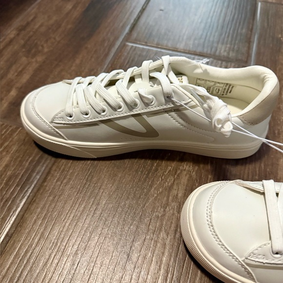 Women’s Tretorn Serve size 7 - Picture 6 of 8